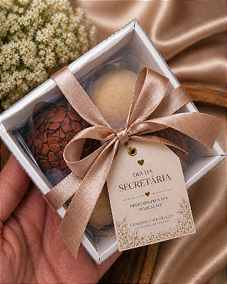 Caixa Dia da Secretária com 4 Brigadeiros | Presente Corporativo Premium