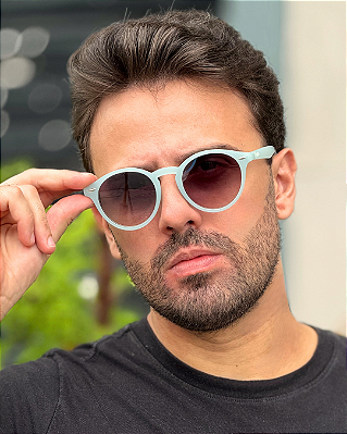 ÓCULOS DE SOL CALI - AZUL BEBÊ C/ PRETO DEGRADÊ