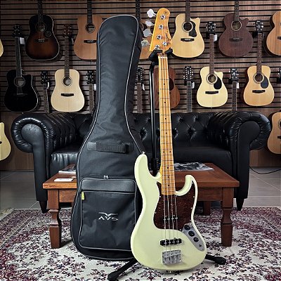 Baixo 4 Cordas Tagima TW-73 Olympic White Escala Clara Escudo Tortoise + Bag AVS CH200- SEMINOVO