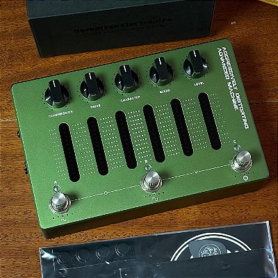 Pedal Darkglass ADAM Aggressively Distorting Advanced Machine - Compressor - Distortion - Cab Sim - SEMINOVO