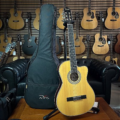 Violão Tagima Cartagena EQ Nylon Flat Cutaway Natural Amber Satin Eletroacústico + Bag AVS CH100 - SEMINOVO