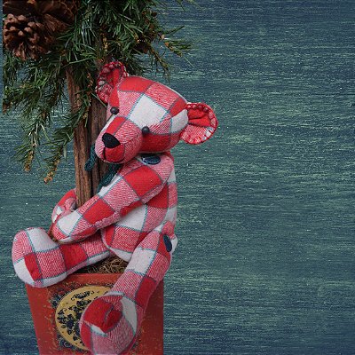 Árvore de Natal rústica com ursinho xadrez vermelho e branco
