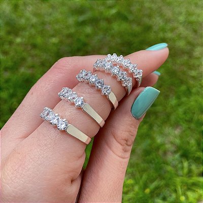 Meia Aliança com Zircônias - Prata  925