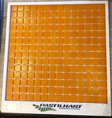 PASTILHA DE VIDRO 2X2 ORIENTAL RESINADA LARANJA K8 PLACA 32,5X32,5CM