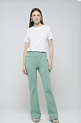 Calça Rosana Flare Bolsos Prega