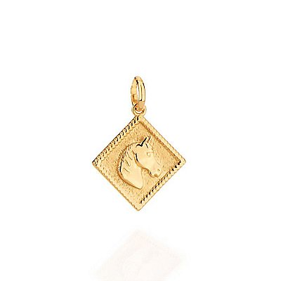 PINGENTE MASCULINO FOLHEADO A OURO FORMATO LOSANGO COM DETALHE DE CAVALO. MED 2,70CM ROMMANEL 541954