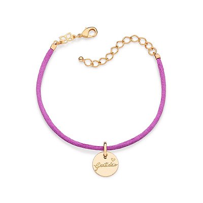 PULSEIRA FOLHEADO A OURO TE DEDICO COM FIO ACETINADO LILÁS E PINGENTE GRATIDÃO. MED 20CM ROMMANEL 552117