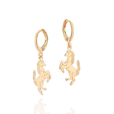 ARGOLA FOLHEADO A OURO COM PINGENTE CAVALO. MED 3,4CM ROMMANEL 527305