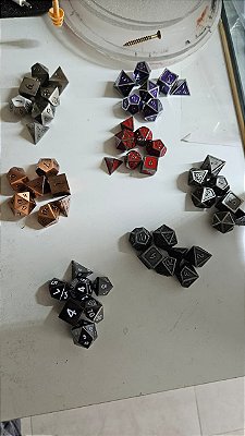 Dados de Ferro Antigos