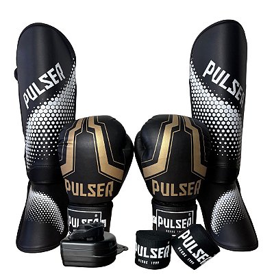 KIT LUVA 14OZ + CANELEIRA G/20MM + BANDAGEM + BUCAL - PRETO DOURADO IRON - PULSER