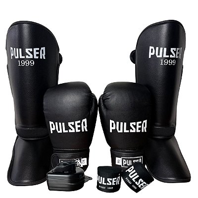 KIT LUVA 08OZ + CANELEIRA M/20MM + BANDAGEM + BUCAL - PRETO COM BRANCO  - PULSER