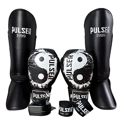 KIT LUVA 14OZ + CANELEIRA G/20MM + BANDAGEM + BUCAL - PRETO BRANCO YNG YANG - PULSER