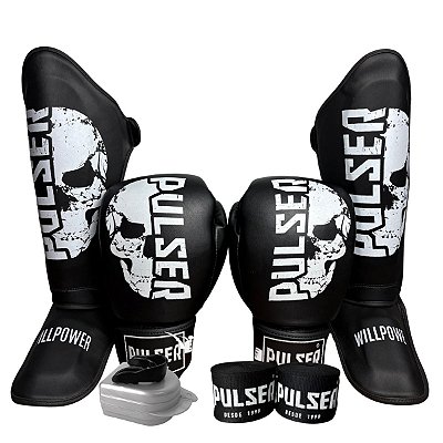 SUPER KIT LUVA 16OZ + CANELEIRA M/30MM + BANDAGEM + BUCAL - PRETO BRANCO CAVEIRA - PULSER