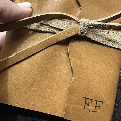 Caderno com Capa de Couro - Brochura - A6