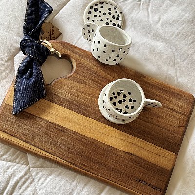 Tábua de Madeira Nobre com Coração Vazado “A vida é agora” – Modelo Love 30x20cm | To Home Decoração