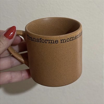 Caneca Meg em Cerâmica Matte "Transforme Momentos em Memórias Especiais" – 200ml