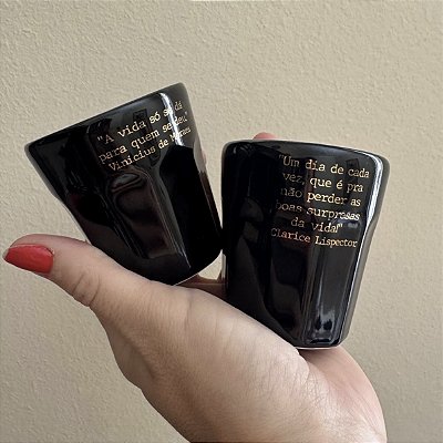 Dupla de Copos Pretos em Porcelana com Frases em Ouro – 80 ml | To Home Decoração