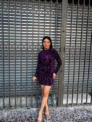 VESTIDO CURTO AVELUDADO EM PAETE MANGA LONGA  ROXO