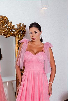 VESTIDO LONGO MICROTULE ESTILO CORPETE DETALHE DRAPEADO NO BUSTO DE ALCINHA EM TULE CORAL