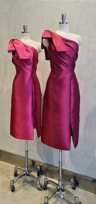 VESTIDO MIDI ZIBELINE UM OMBRO SO COM DETALHE LAÇO DRAPEADO BUSTO FENDA LATERAL FUCSIA