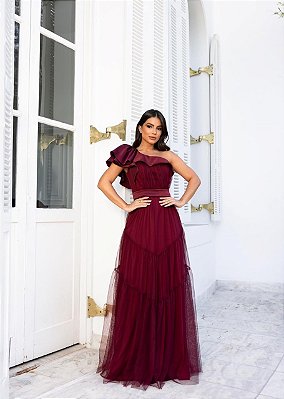 VESTIDO LONGO MICROTULE COM CETIM UM OMBRO SÓ SAIA EM CAMADAS MARSALA