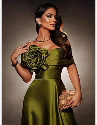 VESTIDO LONGO ZIBELINE OMBRO A OMBRO COM FLOR REMOVIVEL FENDA LATERAL VERDE