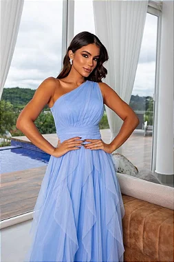 VESTIDO LONGO MICROTULE UM OMBRO SÓ COM DETALHE DRAPEADO NA CINTURA  SAIA BABADO VERTICAL AZUL SERENITY
