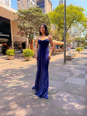VESTIDO LONGO PRADA ACETINADA ESTILO CORPETE ALCINHA E NESGAS NA BARRA AZUL MARINHO