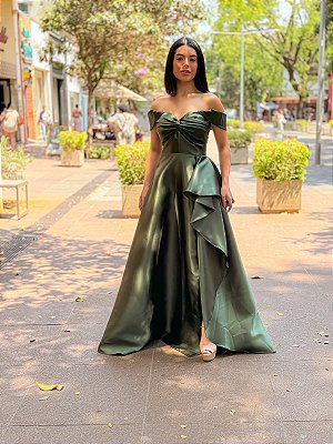 VESTIDO LONGO ZIBELINE OMBRO A OMBRO COM BUSTO DRAPEADO DETALHE BABADO SAIA FENDA LATERAL VERDE MILITAR