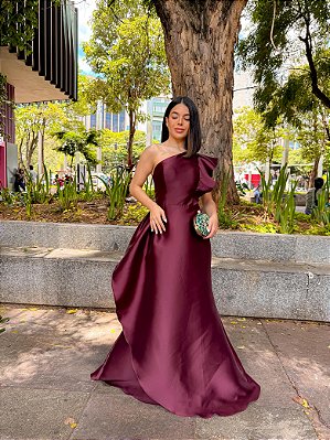 VESTIDO LONGO ZIBELINE UM OMBRO SÓ E FENDA COM BABADO MARSALA