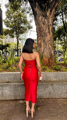 VESTIDO MIDI TRILOBAL ALÇA BRILHO DECOTE DETALHE DRAPEADO E SAIA FAIXA VERMELHO