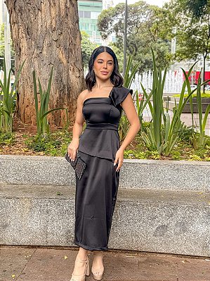 VESTIDO MIDI ACETINADO UM OMBRO SÓ ACINTURADO RETO PRETO