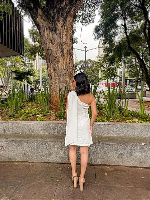 VESTIDO CURTO VISCOSE COM ELASTANO UM OMBRO SÓ COM FAIXA BRANCO