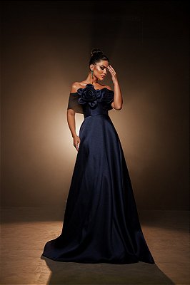 VESTIDO LONGO ZIBELINE OMBRO A OMBRO COM FLOR REMOVIVEL FENDA LATERAL AZUL MARINHO