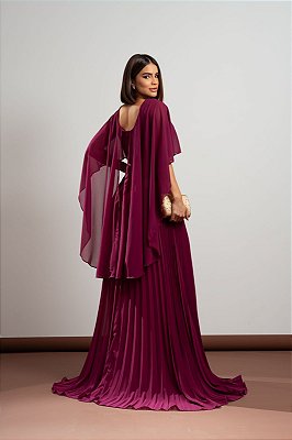 VESTIDO LONGO PLISSADO COM MANGA CAPA FUCSIA