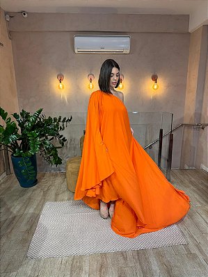 VESTIDO LONGO CHIFFON DE UM OMBRO SÓ MANGA CAPA COM BOTÃO LARANJA
