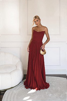 VESTIDO TOMARA QUE CAIA COM SAIA PLISSADA E DETALHE PEPLUM MARSALA