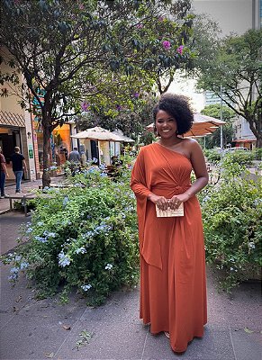 VESTIDO LONGO JERSEY UM OMBRO SÓ MANGA LONGA COM FENDA FRONTAL DETALHE NÓ TERRACOTA