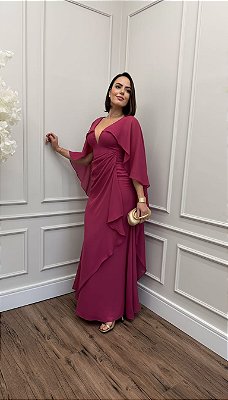 VESTIDO CREPE COM MANGA CAPA DETALHE TULE NO DECOTE DRAPEADO NA LATERAL FUCSIA