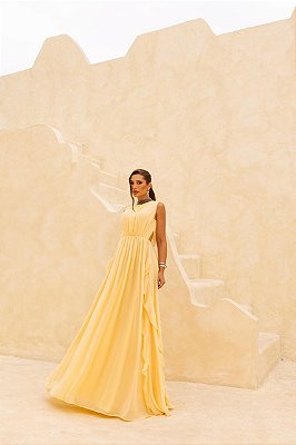 VESTIDO LONGO GOLA ALTA COM BORDADO DETALHE BABADO VERTICAL DOS LADOS AMARELO MANTEIGA