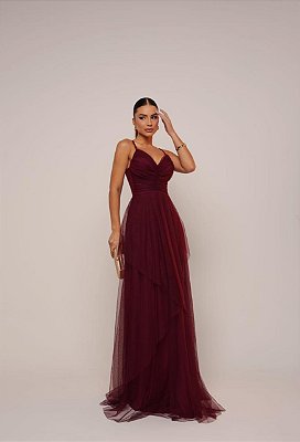 VESTIDO MICROTULE DE ALCINHA COM BUSTO DRAPEADO E SAIA COM CAMADAS MARSALA