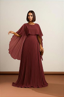 VESTIDO LONGO PLISSADO COM MANGA CAPA MARSALA