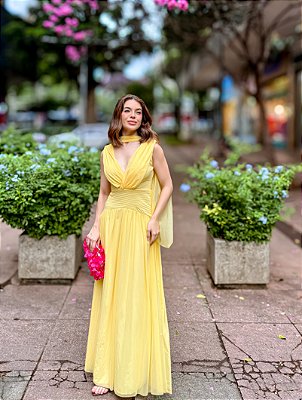 VESTIDO LONGO MICROTULE COM DECOTE V ACINTURADO AMARELO MANTEIGA