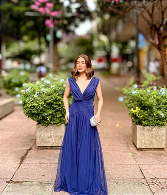 VESTIDO LONGO MICROTULE COM DECOTE V ACINTURADO AZUL MARINHO