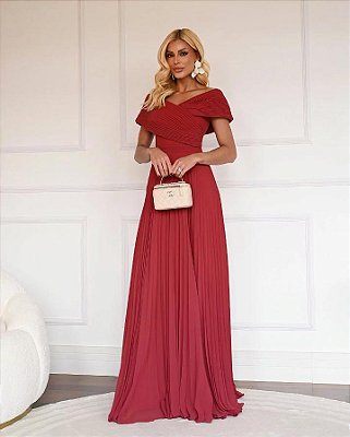 VESTIDO LONGO PLISSADO DECOTE ASSIMÉTRICO COM CINTURA MARCADA MARSALA