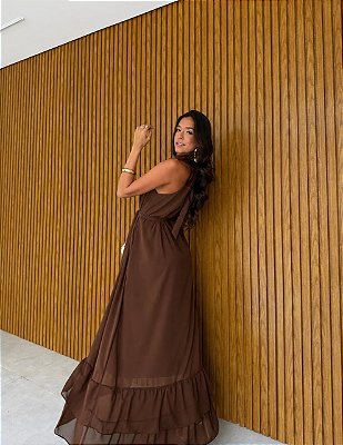 VESTIDO LONGO CHIFON GOLA ALTA  COM BABADO NA BARRA MARRON
