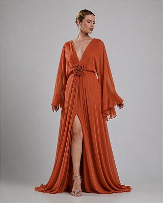 VESTIDO LONGO CREPE DE DECOTE V COM FLOR REMOVÍVEL DECOTE COSTAS COM AMARRAÇÃO TERRACOTA