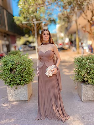 VESTIDO LONGO CHIFFON TOMARA QUE CAIA DECOTE CORAÇÃO C/ BUSTO ESTRUTURADO SAIA PLISSADA MARROM