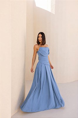 VESTIDO LONGO CRIFFON SEM ALÇA BUSTO CORSET C/ DECOTE CANOA DETALHE DRAPEADO CINTURA AZUL SERENITY