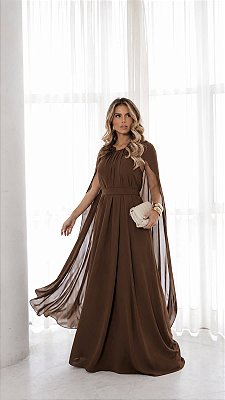 VESTIDO LONGO CREPE DE SEDA GOLA ALTA FRENTE ÚNICA C/ CAPA FLOR REMOVÍVEL MARROM